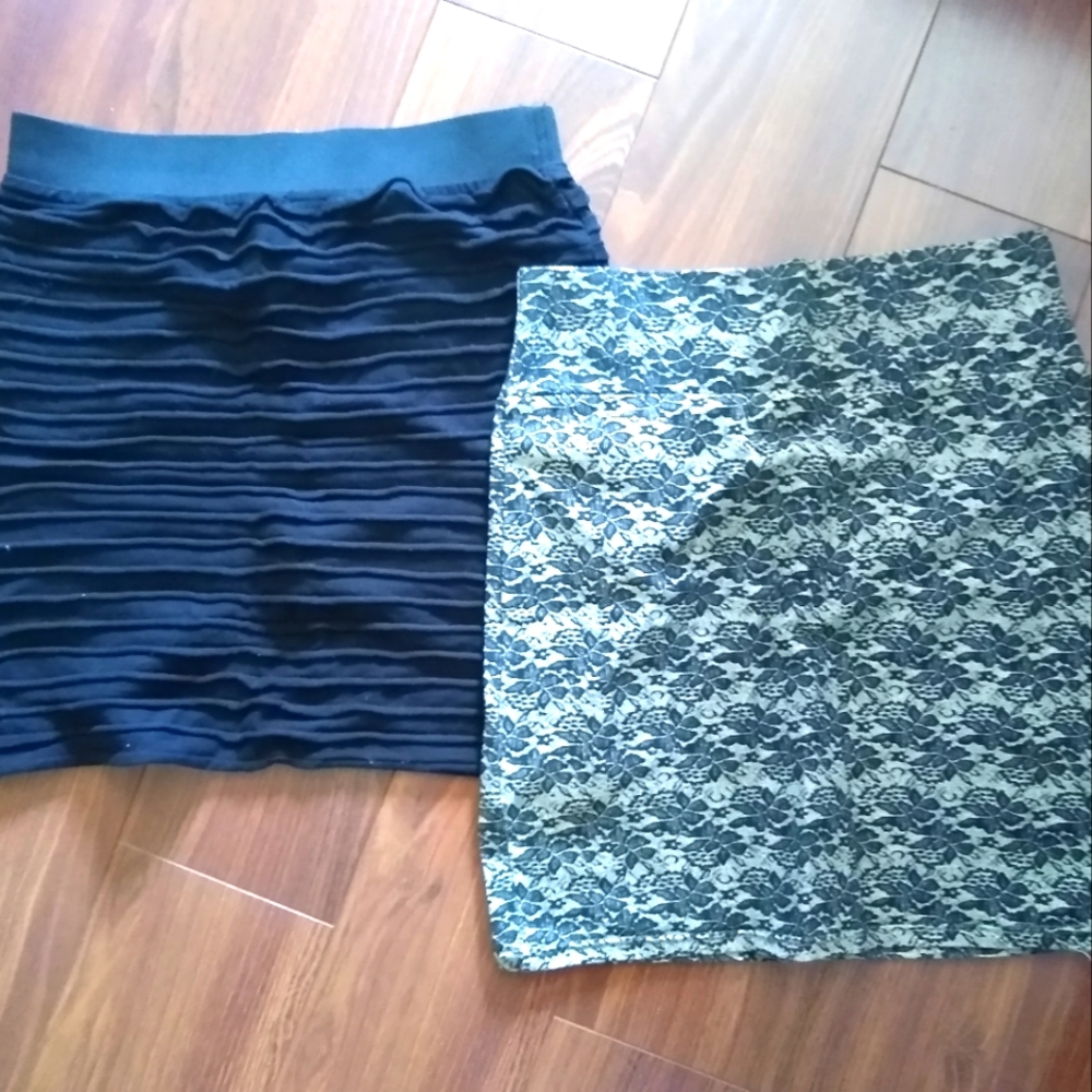 2 Mini Skirts XS/S